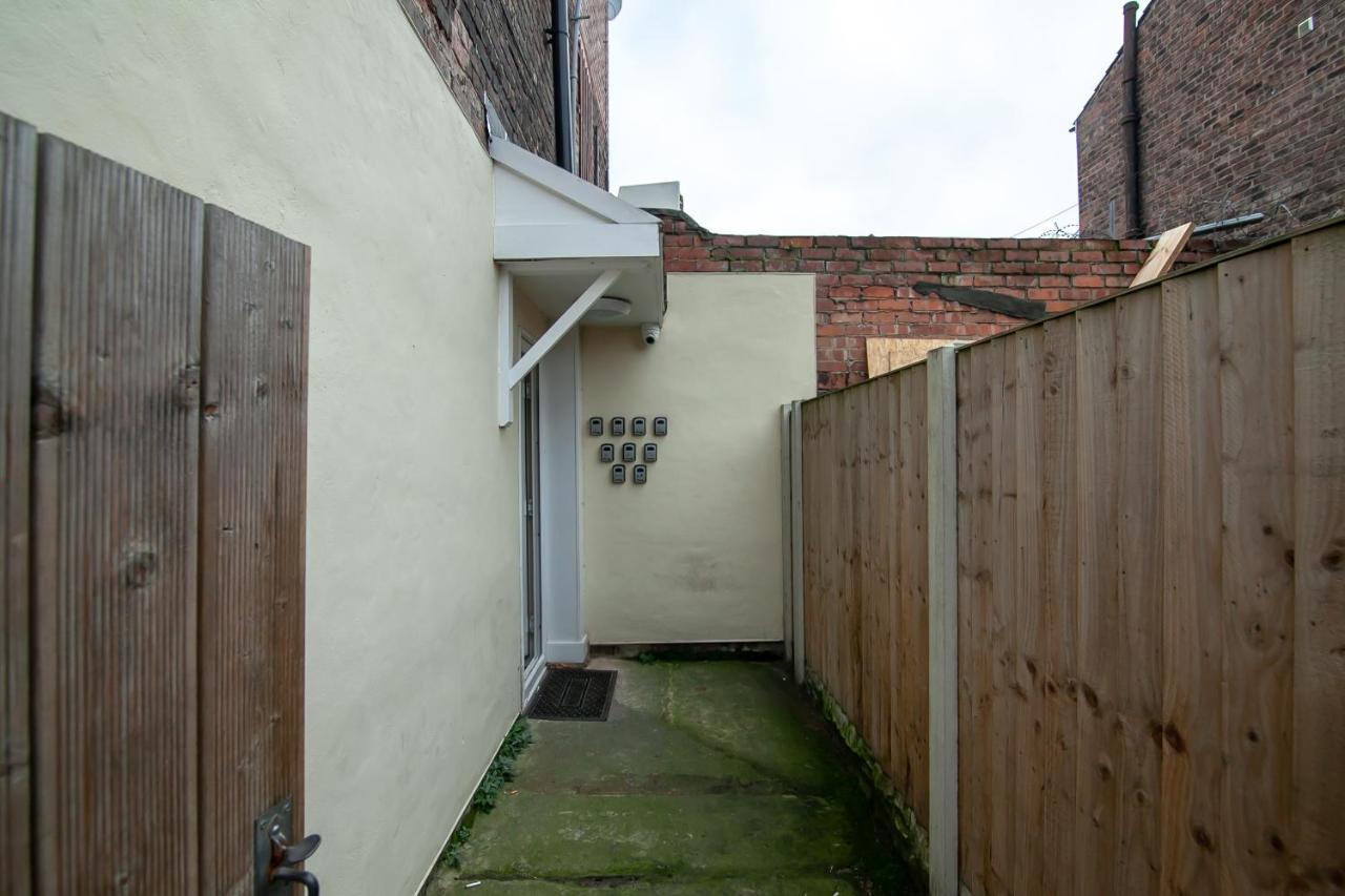 Casa Fresa Franks Serviced Accommodation Liverpool Exterior photo
